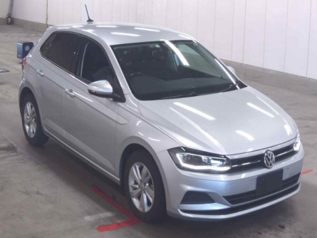 VOLKSWAGEN polo