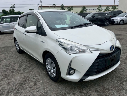 TOYOTA VITZ HYBRID