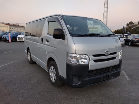 TOYOTA HIACE