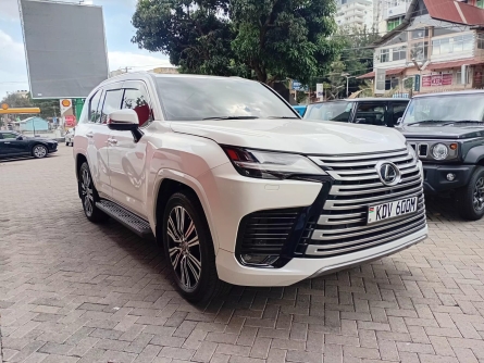 LEXUS LX600