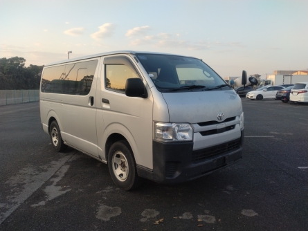 TOYOTA HIACE