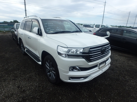TOYOTA LAND CRUISER V8 ZX 