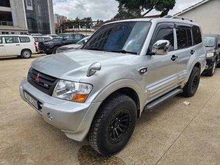 MITSUBISHI PAJERO
