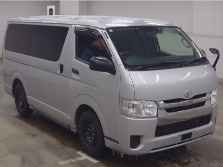 TOYOTA HIACE