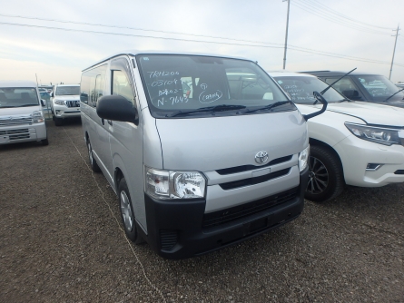 TOYOTA HIACE