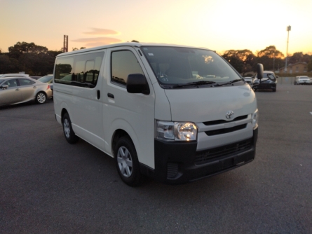 TOYOTA HIACE